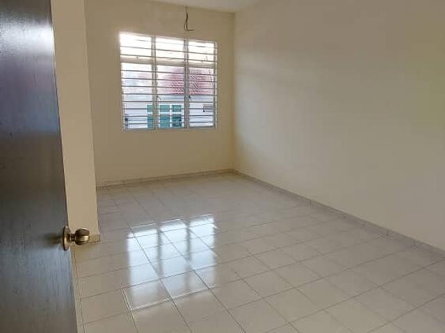 Terraced House for sale in Malaka