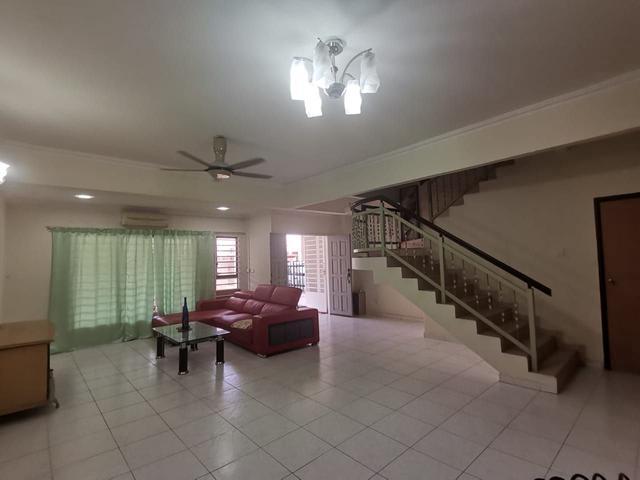 Terraced House for sale in Malaka