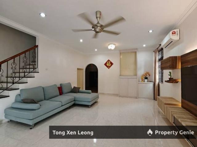 Terraced House for sale in Malaka