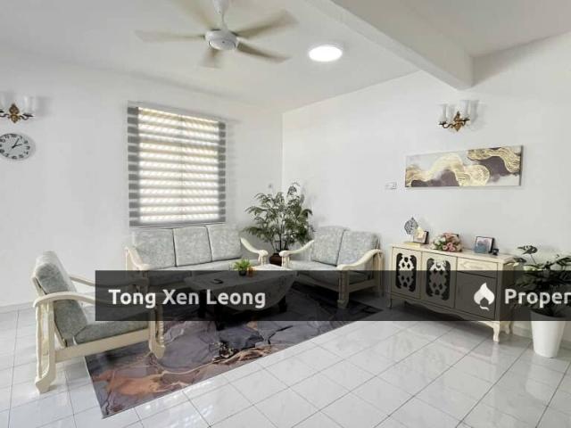 Terraced House for sale in Malaka