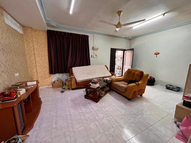 Terraced House for sale in Malaka