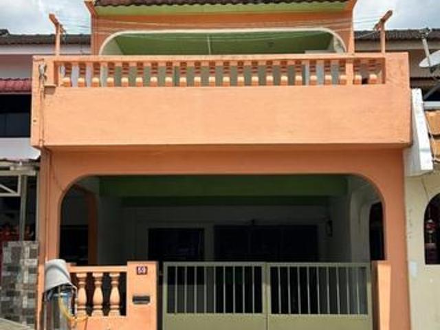 Terraced House for sale in Malaka