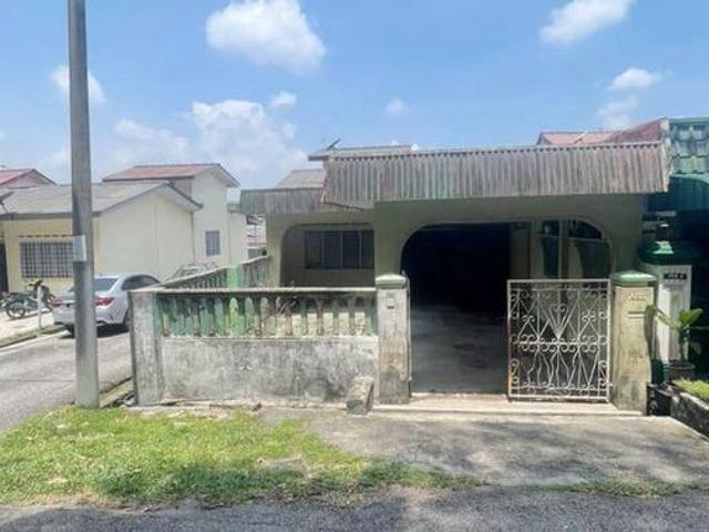 Terraced House for sale in Malaka