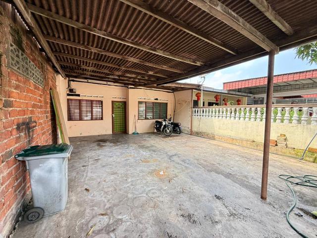 Terraced House for sale in Malaka