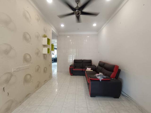 Terraced House for sale in Malaka