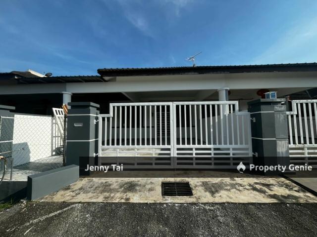 Terraced House for sale in Malaka