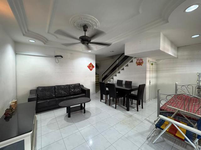 Terraced House for sale in Malaka