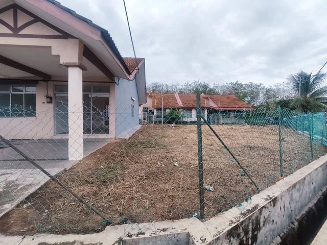 Terraced House for sale in Malaka