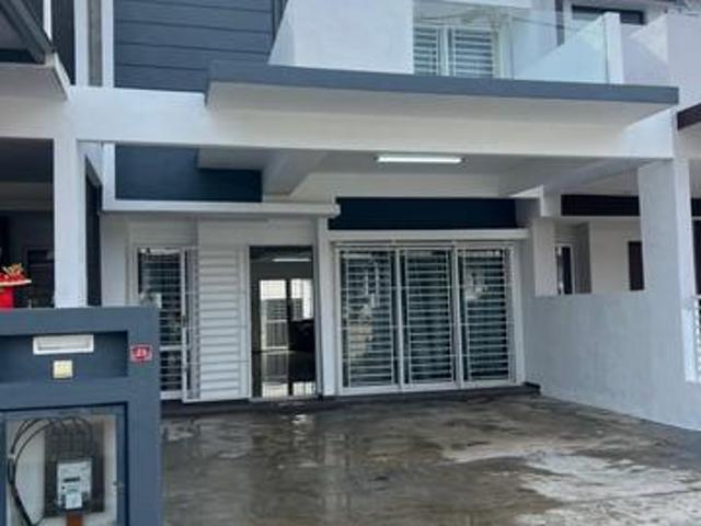 Terraced House for sale in Malaka