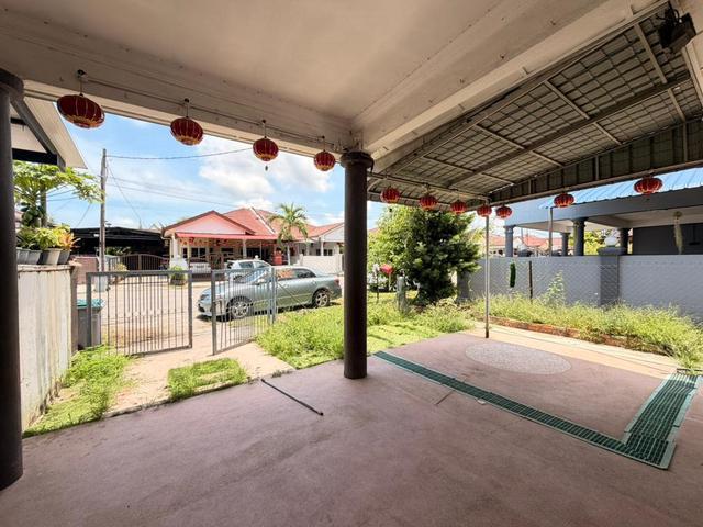 Terraced House for sale in Malaka