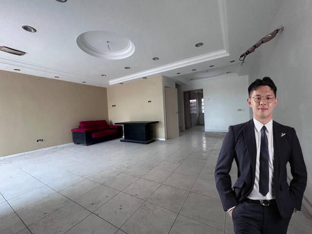 Terraced House for sale in Malaka