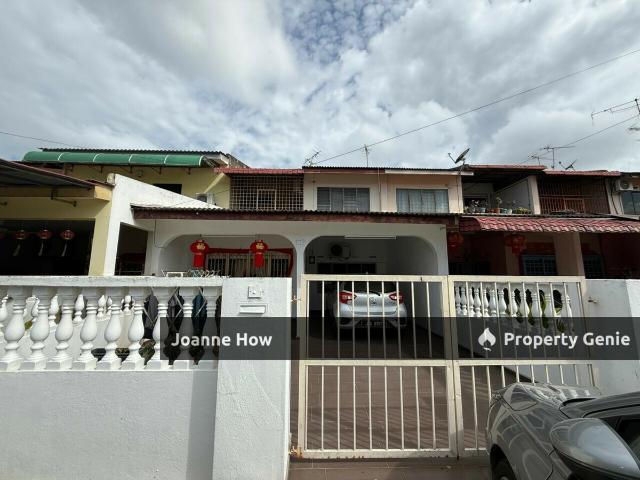 Terraced House for sale in Malaka