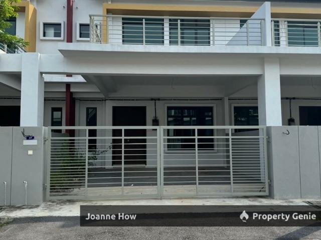 Terraced House for sale in Malaka