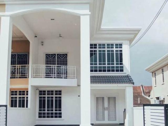 Terraced House for sale in Malaka