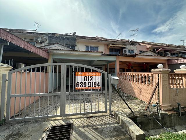 Terraced House for sale in Malaka