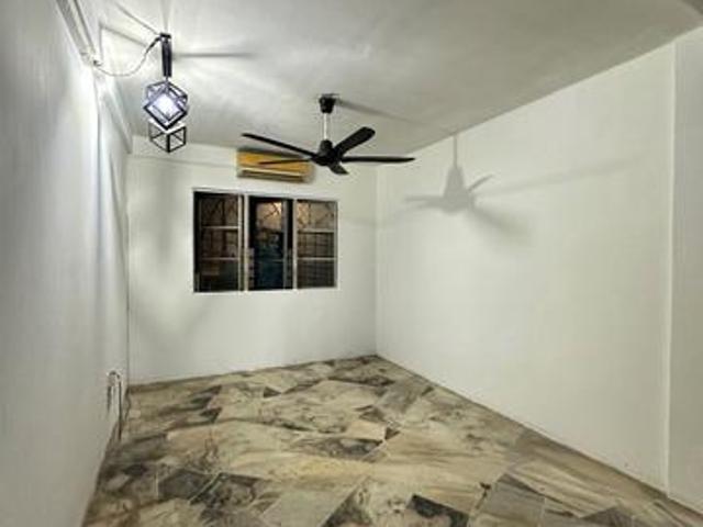 Flat for sale in Petaling, Alam Impian