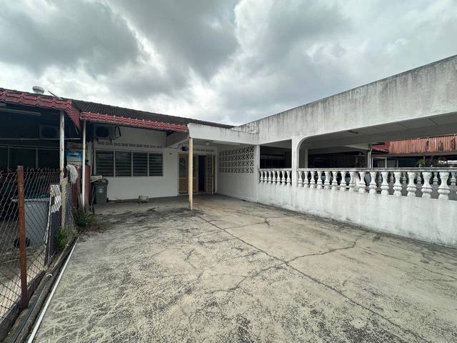 Terraced House for sale in Malaka