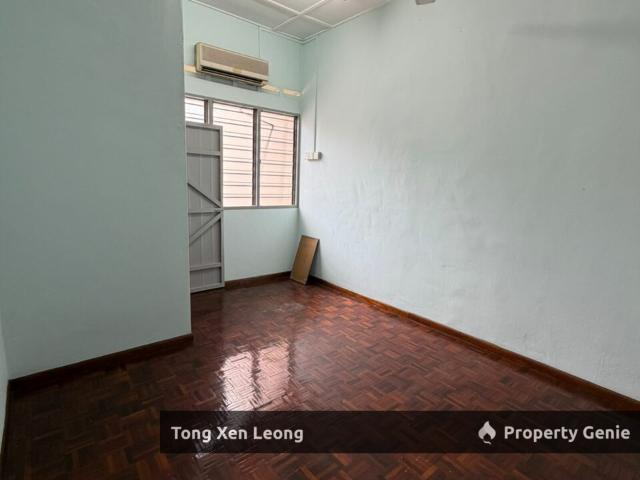 Terraced House for sale in Malaka