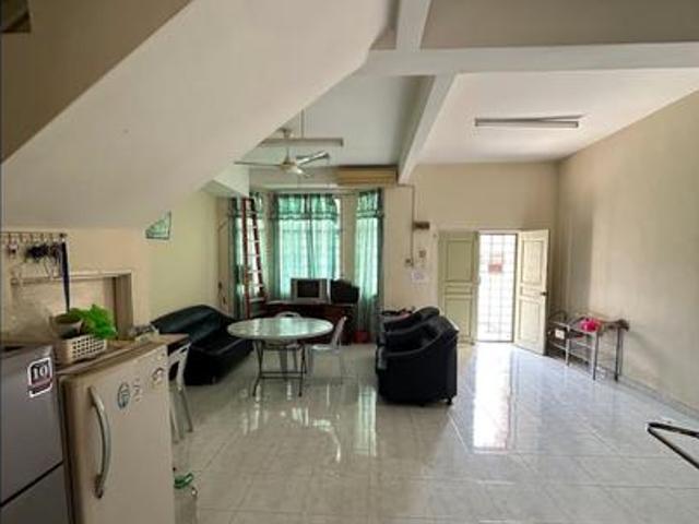 Terraced House for sale in Malaka