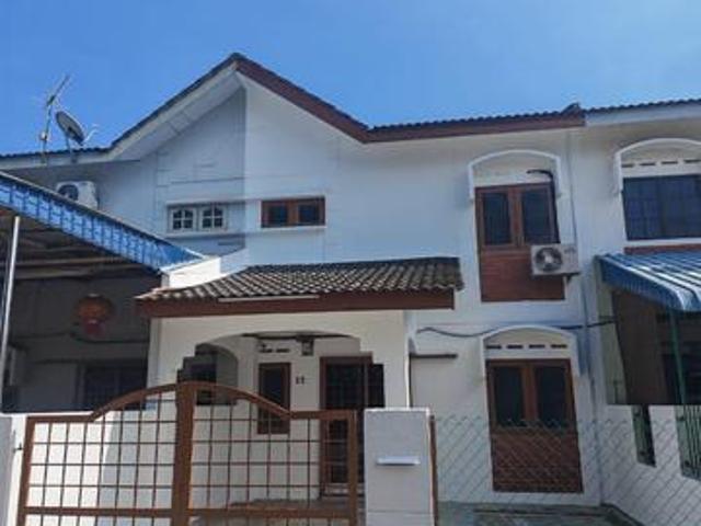 Terraced House for sale in Malaka