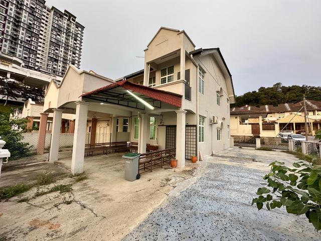 Terraced House for sale in Malaka
