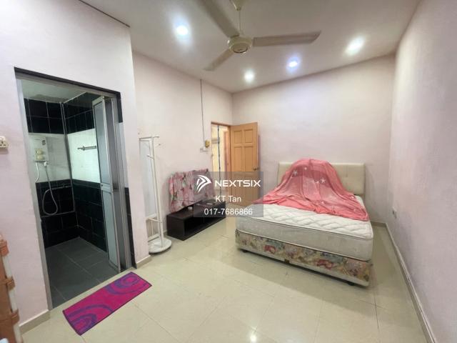 Residential House for sale in Malaka