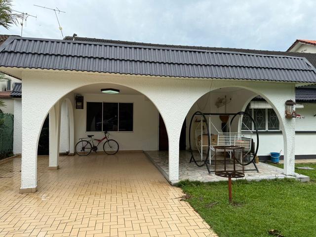 Bungalow for sale in Malaka