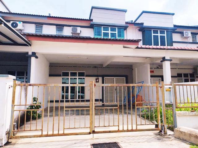 Terraced House for sale in Malaka