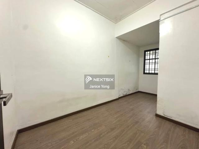 Residential House for sale in Malaka