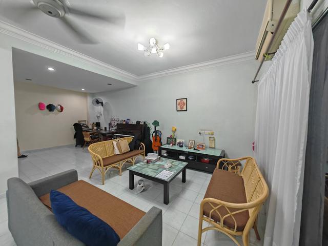 Terraced House for sale in Malaka