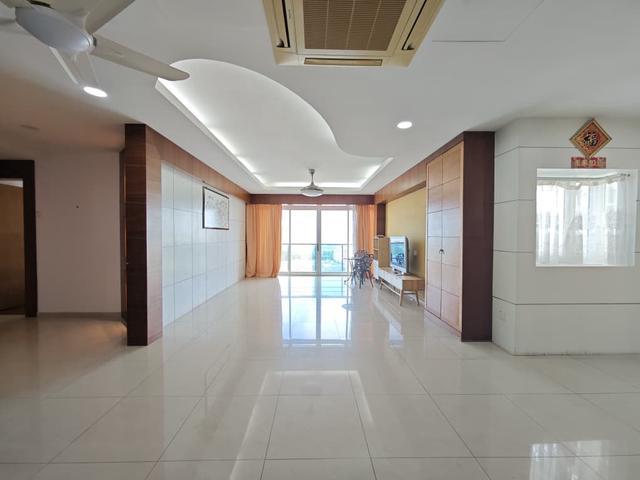 Condominium for sale in Malaka