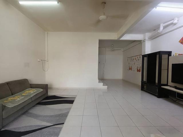 Terraced House for sale in Malaka