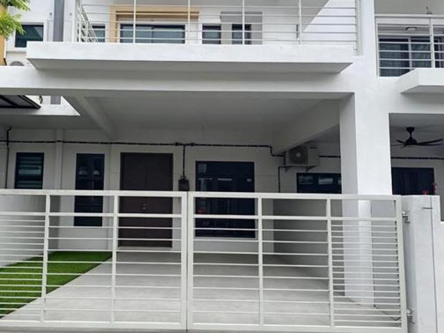 Terraced House for sale in Malaka