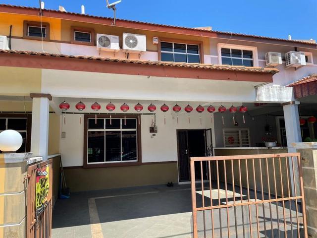 Terraced House for sale in Malaka