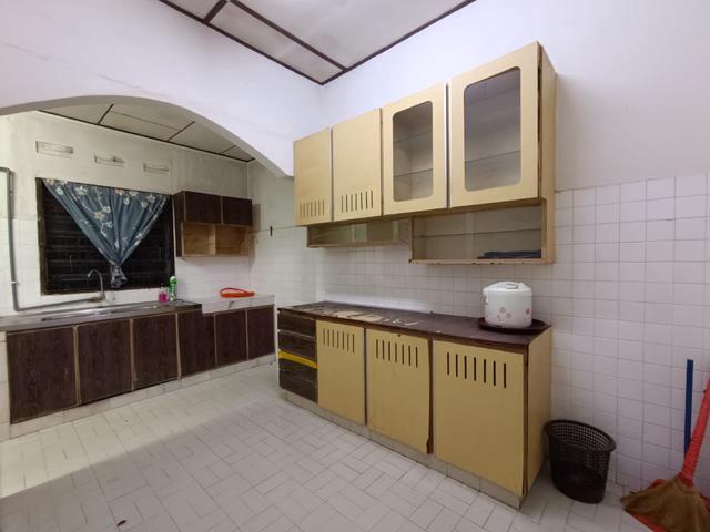 Terraced House for sale in Malaka