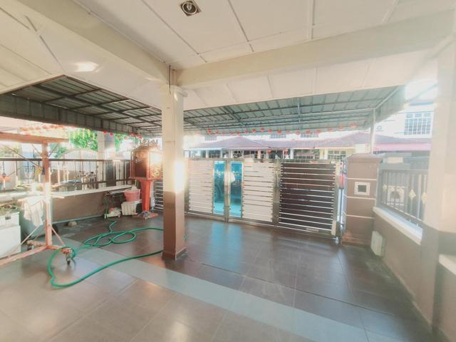 Terraced House for sale in Malaka