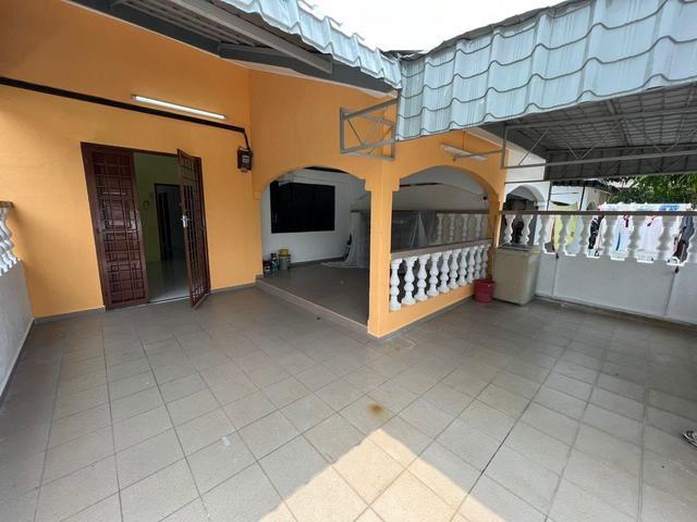 Terraced House for sale in Malaka