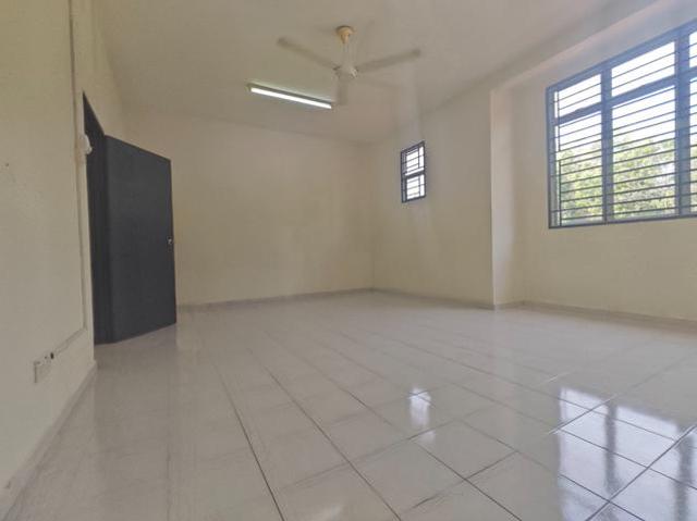 Terraced House for sale in Malaka