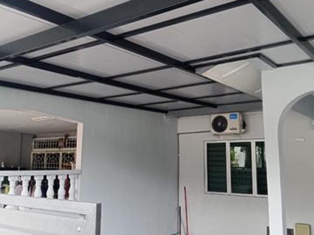 Terraced House for sale in Malaka