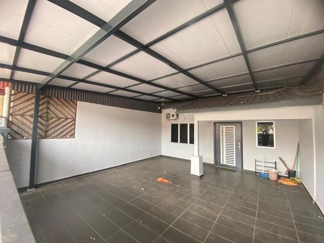 Terraced House for sale in Malaka