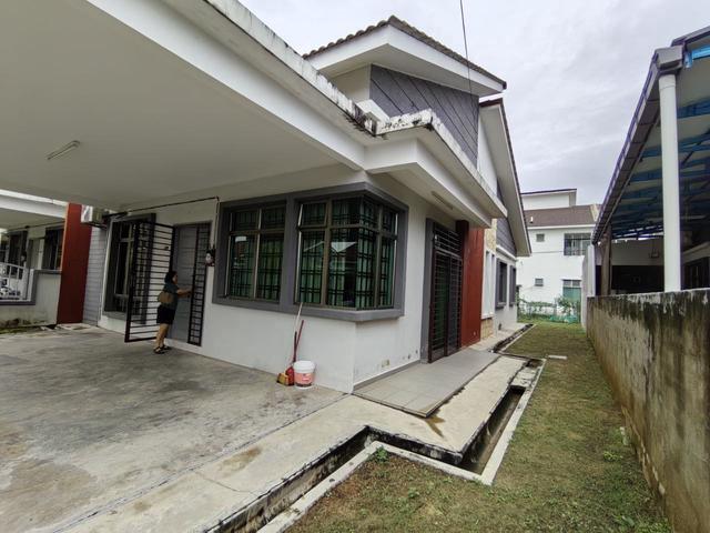 Terraced House for sale in Malaka