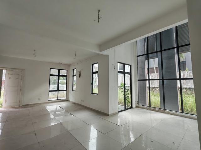 Terraced House for sale in Malaka