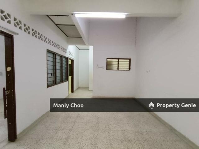 Terraced House for sale in Malaka