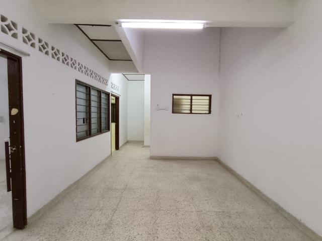 Terraced House for sale in Malaka