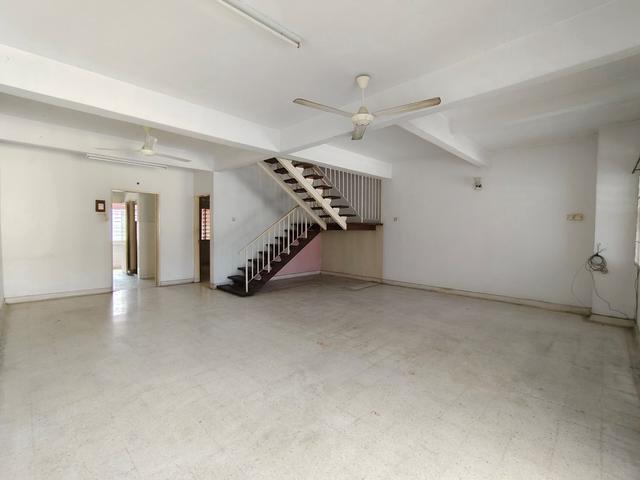 Terraced House for sale in Malaka