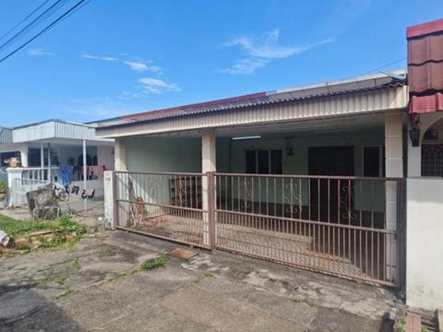 Terraced House for sale in Malaka