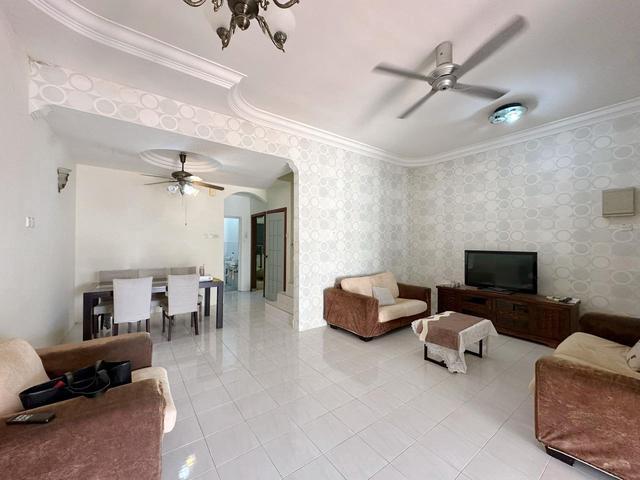 Terraced House for sale in Malaka