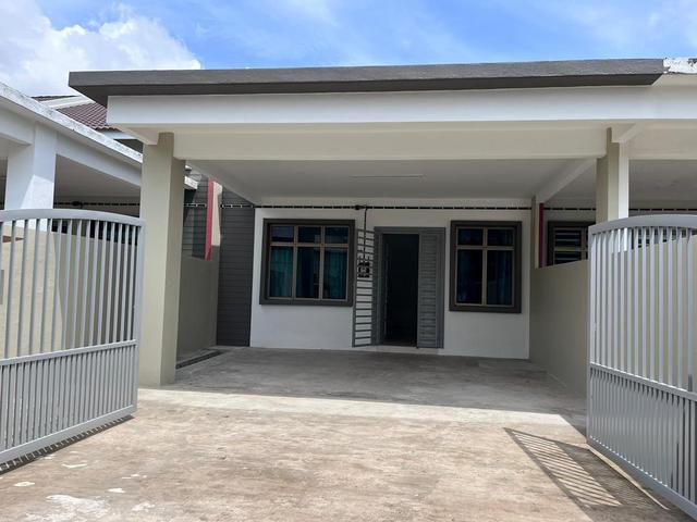 Terraced House for sale in Malaka