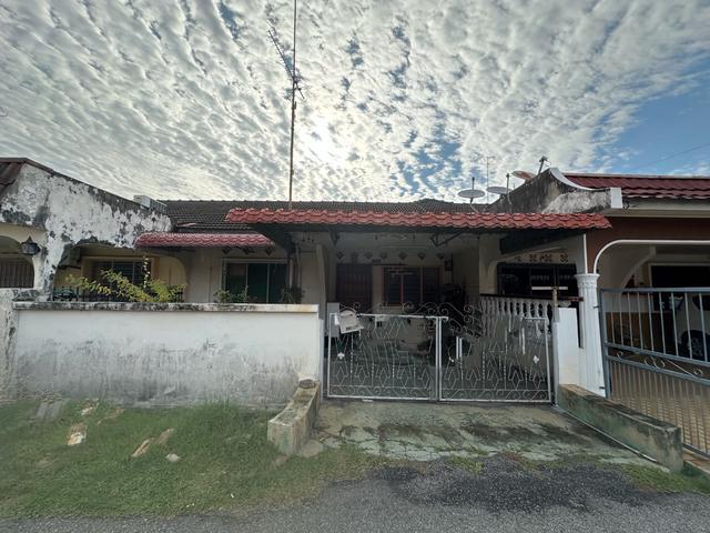 Terraced House for sale in Malaka