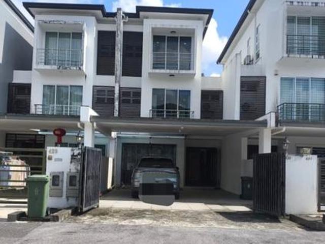 Terraced House for sale in Kuching, Bahagian Kuching